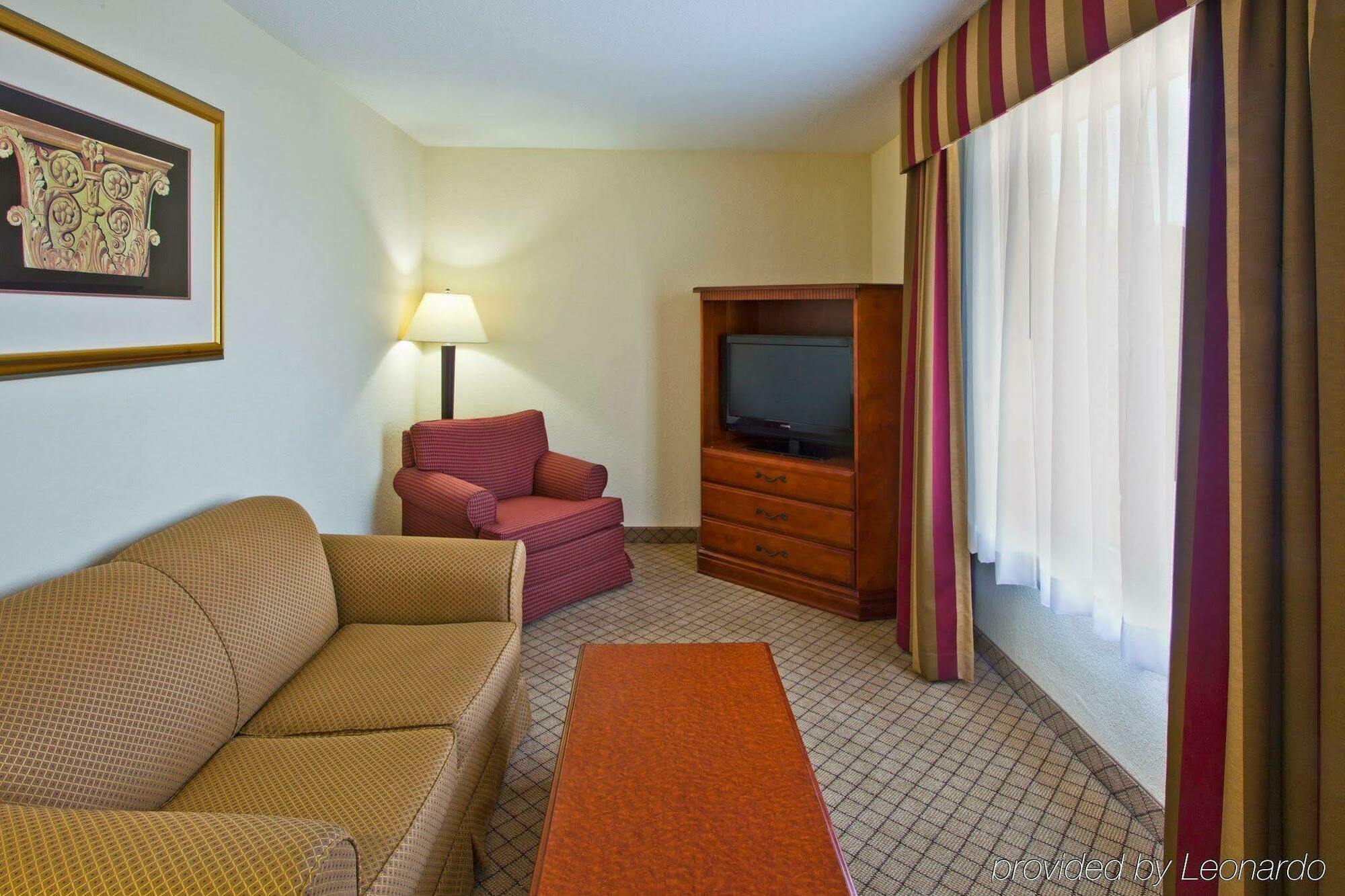 Holiday Inn Express Hotel & Suites Tampa-Fairgrounds-Casino, An Ihg Hotel Rom bilde