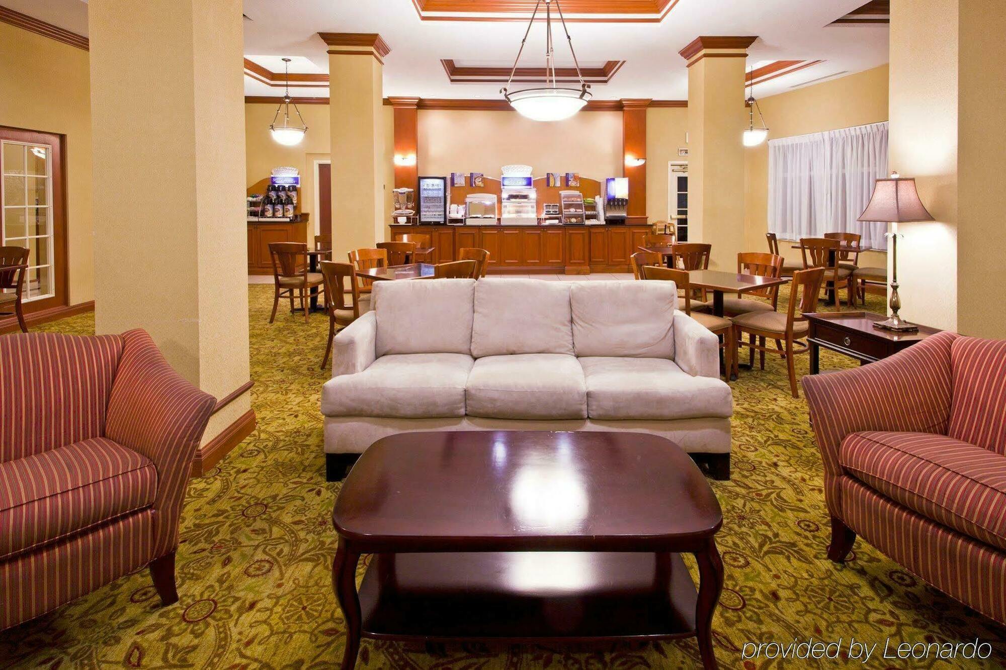 Holiday Inn Express Hotel & Suites Tampa-Fairgrounds-Casino, An Ihg Hotel Restaurant bilde
