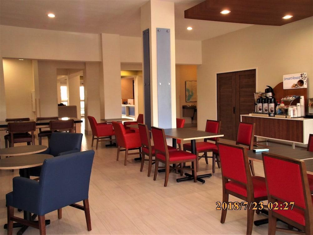 Holiday Inn Express Hotel & Suites Tampa-Fairgrounds-Casino By Ihg Eksteriør bilde