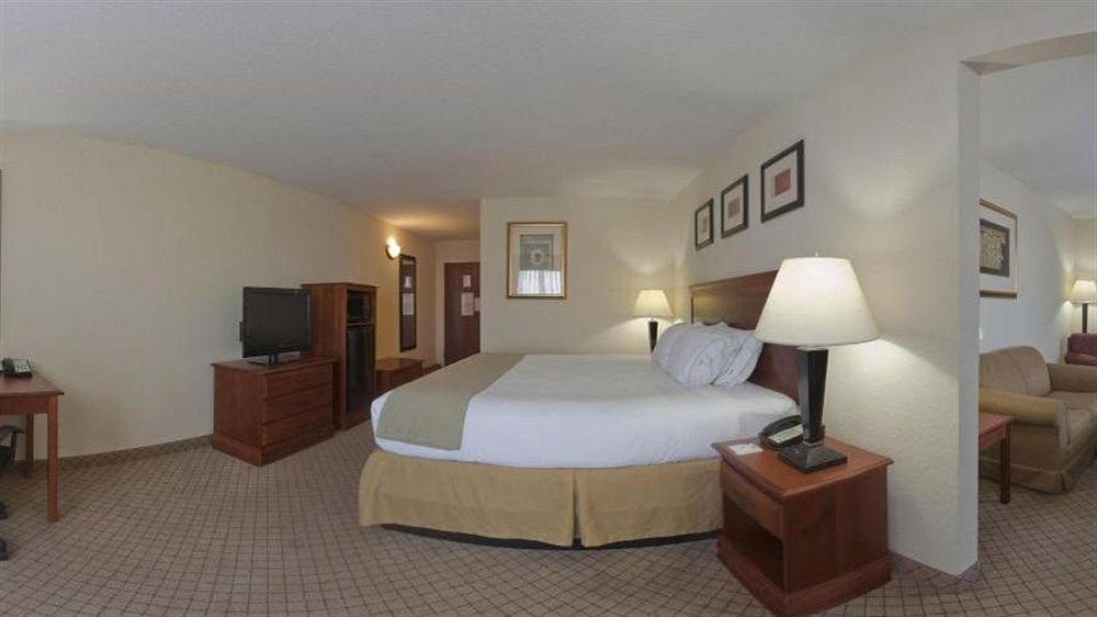 Holiday Inn Express Hotel & Suites Tampa-Fairgrounds-Casino By Ihg Eksteriør bilde
